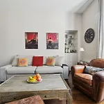 Chic Apartment Near Arc De Triomphe
