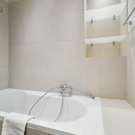Chic Apartment Near Arc De Triomphe Appartamento *