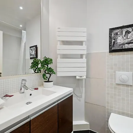 Chic Apartment Near Arc De Triomphe *