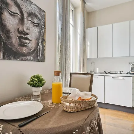 Chic Apartment Near Arc De Triomphe Apartment