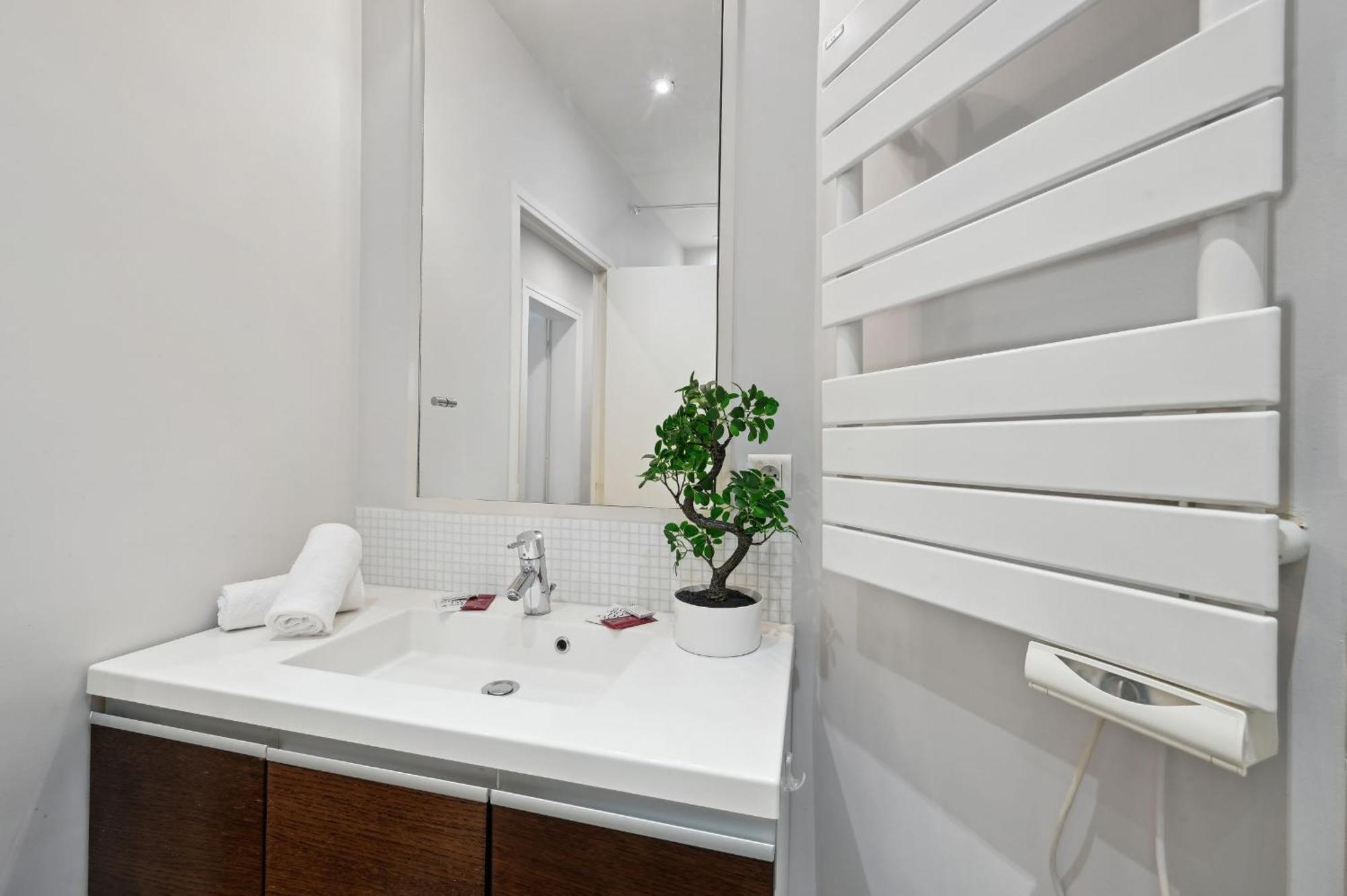 Chic Apartment Near Arc De Triomphe Apartment