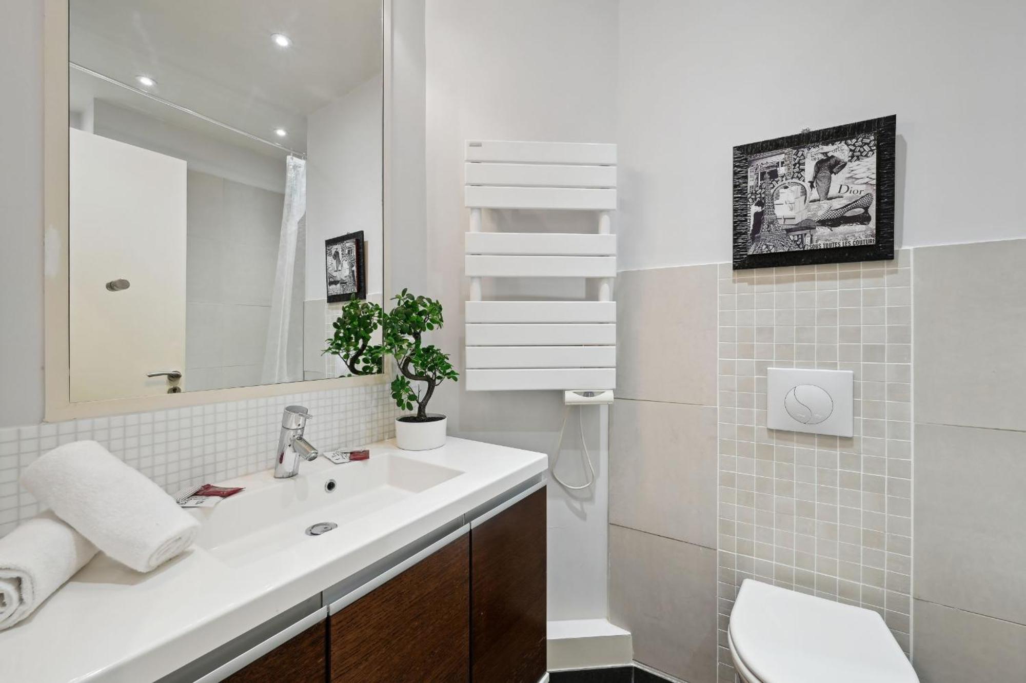 Chic Apartment Near Arc De Triomphe *