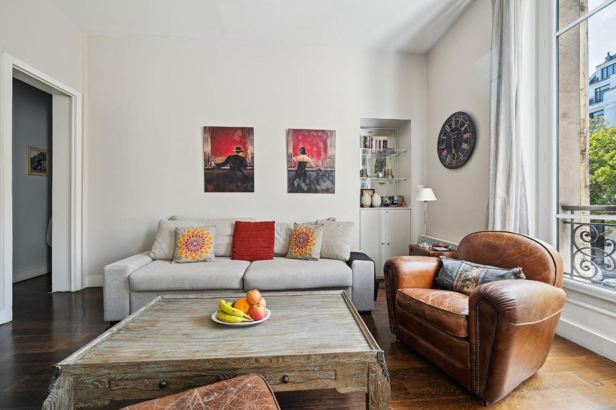 Chic Apartment Near Arc De Triomphe Paris