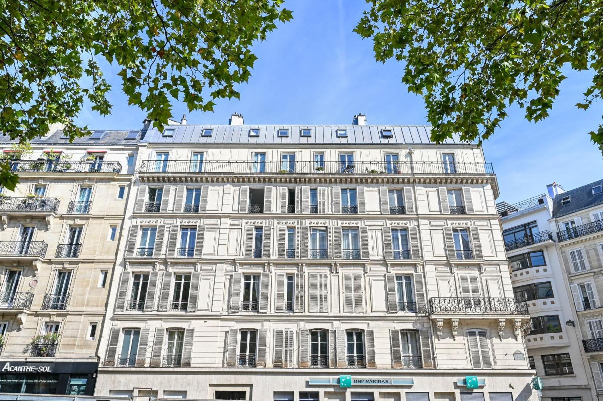 Chic Apartment Near Arc De Triomphe